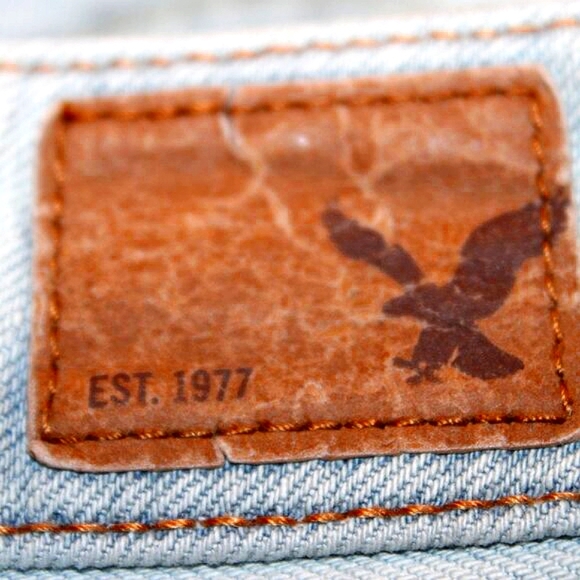 American Eagle Boy Crop Distressed Light Wash Jeans - Size 2 - Picture 12 of 12